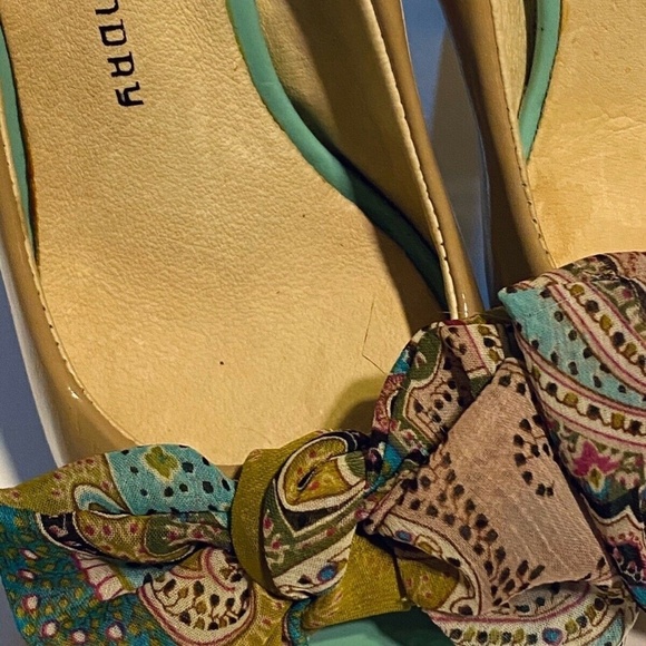 Chinese Laundry Pump Heels Beige Peep Toe Size 6 - Picture 11 of 11